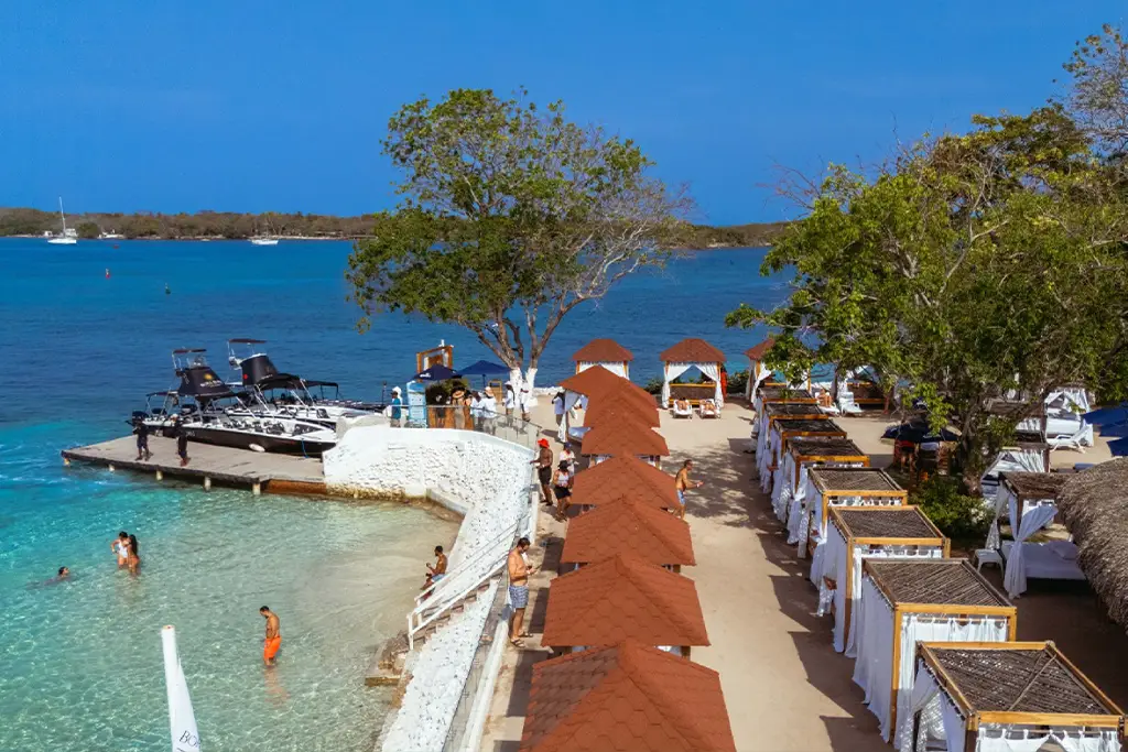 Bora Bora Beach Club – Lujo, Ritmo y Playa en el Archipiélago del Rosario