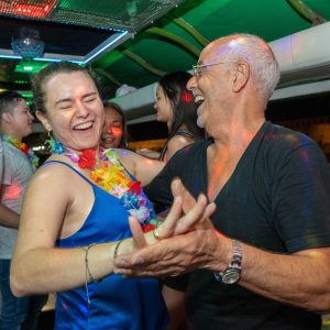 Cartagena Mágica en Chiva + Tour por la Bahía