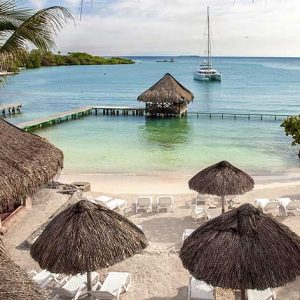 Isla del Sol – Pasadía Caribeño con Piscina de Agua de Mar