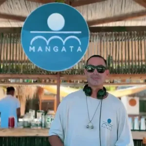 Mangata Beach Club – Aventura, Relajación y Sabor en el Paraíso
